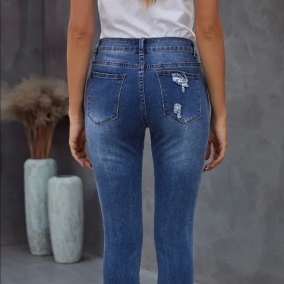 🎉HP Best in Jeans🎉 Distressed Skinny Jeans- * addt'l sizes added* - Picture 2 of 6